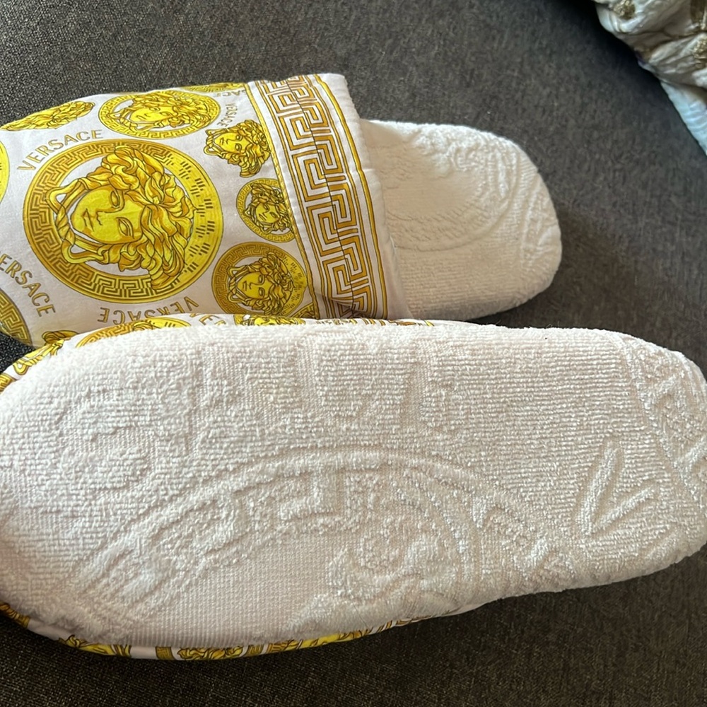 (𝐒𝐎𝐋𝐃)🥂𝐇𝐏!🥂Versace MEDUSA AMPLIFIED PRINT Slippers NWT - Picture 6 of 14